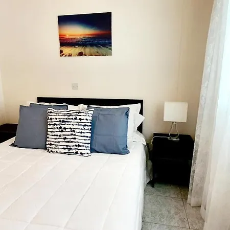 Mona's Cozy Near City Centre Apartament *