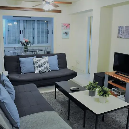 Mona's Cozy Near City Centre Apartament
